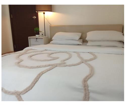2BR PIONEER Woodland Boni,Mandaluyong connected to Boni MRT station, Manila (photo 4)