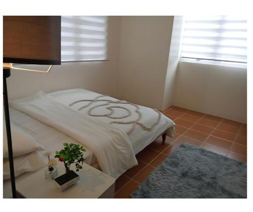 2BR PIONEER Woodland Boni,Mandaluyong connected to Boni MRT station, Manila (photo 9)