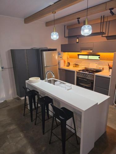 廚房, La Morada del Río - San Ignacio Misiones, Argentina (La Morada del Rio - San Ignacio Misiones, Argentina) in 米西奧內斯