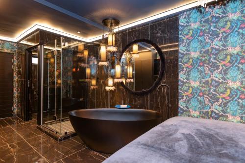 Mint Hotel Sandhurst Room Type - Deluxe Suite