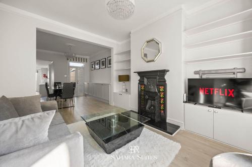 New Stylish 4BR - Windsor City Centre - Sleeps 6