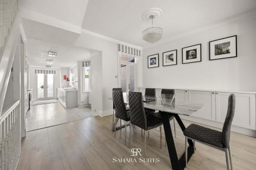 New Stylish 4BR - Windsor City Centre - Sleeps 6, Windsor (zdjęcie 3)
