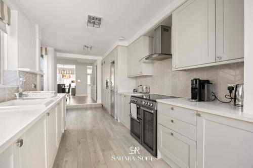 New Stylish 4BR - Windsor City Centre - Sleeps 6, Windsor (zdjęcie 10)