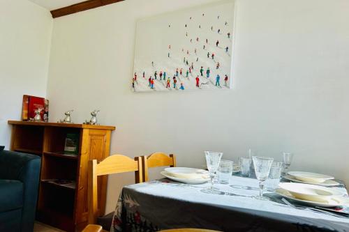 Nice Apt With Balcon In The Downtown ! in เลอ ครี