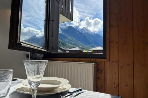 Nice Apt With Balcon In The Downtown ! in เลอ ครี