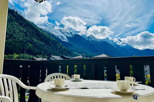 Nice Apt With Balcon In The Downtown ! in เลอ ครี