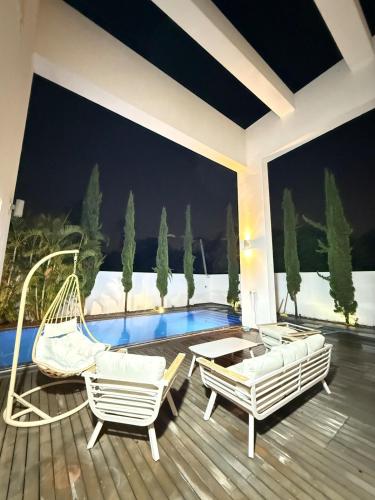 Villa with a pool in Ra'anana in Raanana