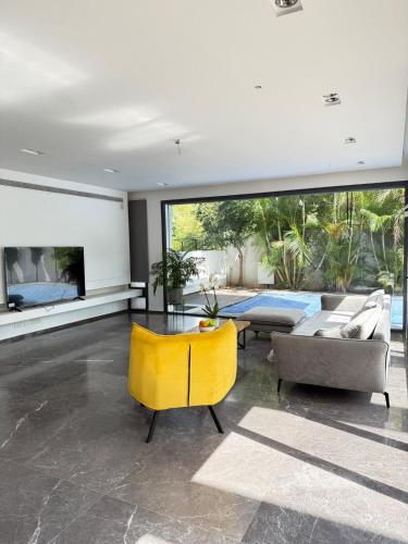 Villa with a pool in Ra'anana in Raanana