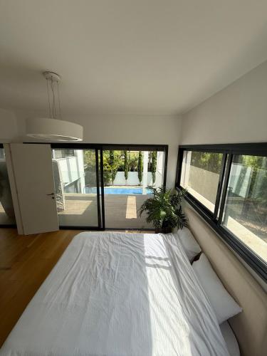 Villa with a pool in Ra'anana in Raanana