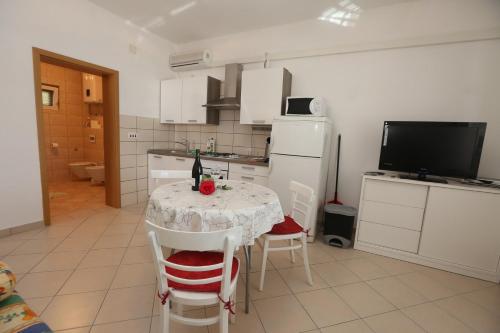 Apartment Davorka - image 9