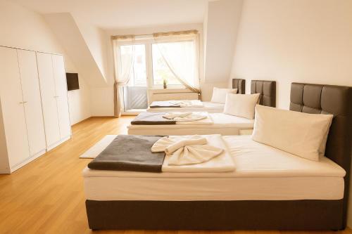 2 bedrooms, 6 beds
