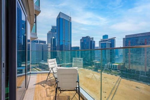 Imperial Avenue 1BR Infinity Pool and City View Downtown - image 8