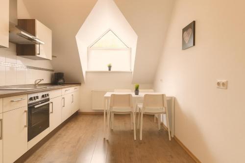 3 bedrooms, 8 beds