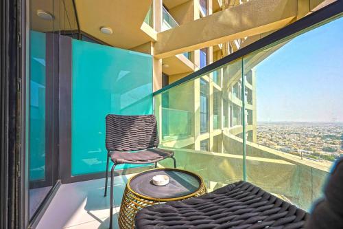 Aykon City Studio High-Floor Canal View Pool and Gym Business Bay - image 3