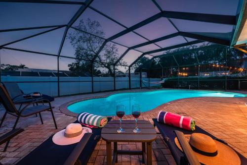 NEW Sunshine Getaway Heated Pool Hot Tub Games Villa