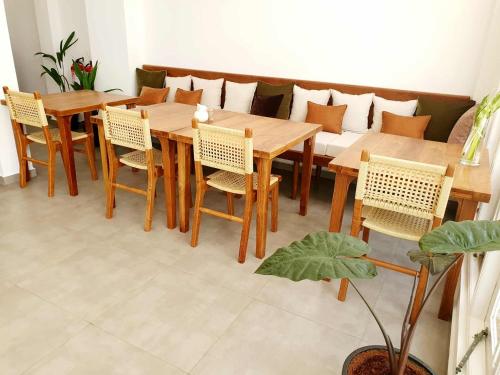 Mount Bay Hotel in Mount Lavinia Beach