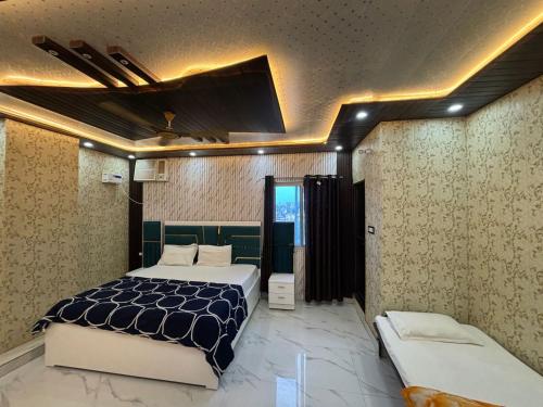 Omji Darshan Bhawan - 2km from Ram Temple