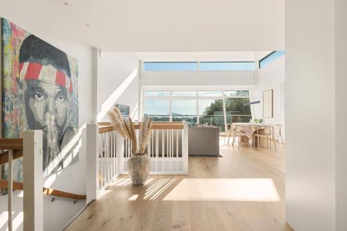 Seaview and private roof top terrace with jacuzzi in Lofoten in 斯沃爾瓦爾海濱