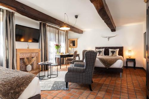 Contact Hotels Le Savigny & Spa in Gleize (Rhone-Alpes)