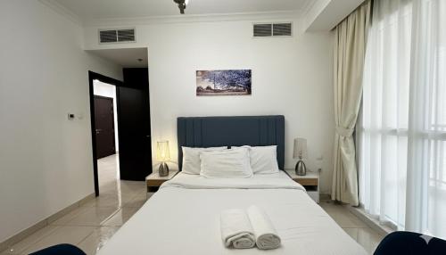 Stylish 1BR Canal View Apartment Business Bay, Dubái (foto 5)