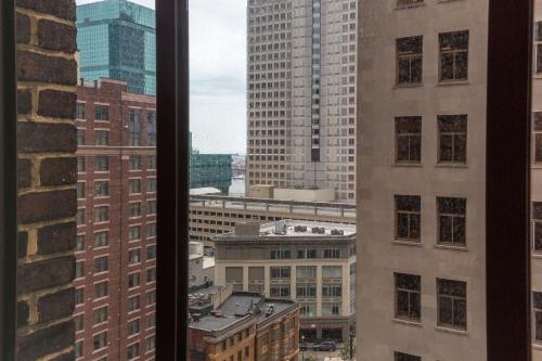 2BR Luxury Apartment With Rooftop Deck & Pool in Baltimore, USA