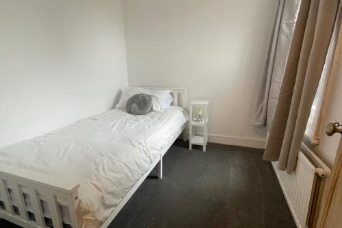 House - Sleeps 6 - Garden - Parking, Windsor (photo 4)