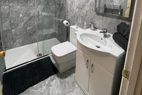 House - Sleeps 6 - Garden - Parking, Windsor (photo 5)