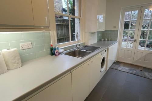 House - Sleeps 6 - Garden - Parking, Windsor (photo 9)