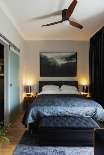 Stylish Penthouse Apt with Rooftop Terrace near River Ruhr & Central Station, Mülheim an der Ruhr