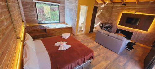 2 king beds, 2 twin beds, 1 sofa bed
