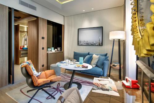 โรงแรมกาวูร์ (Hotel Cavour) near เวียร์ มอนเต นาโปลีโอนเน