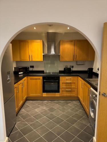 Spacious Modern Flat In Luton Town Centre - Luton
