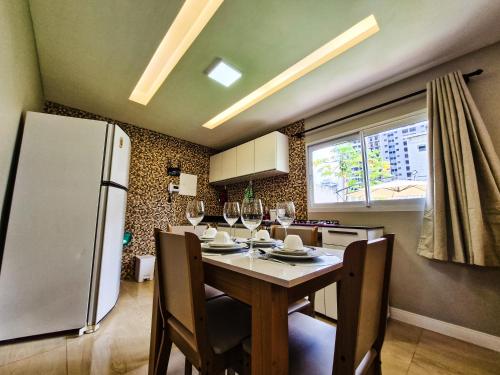 ห้องครัว, Casa moderna com jardim privativo in มาดาเลนา