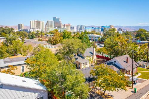 Emerald Escape - UNR & Pet Friendly - image 7
