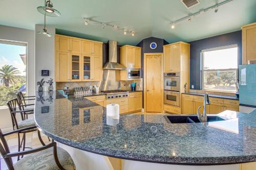 Private Pier Waterfront Fulton Villa! in ฟูลตัน