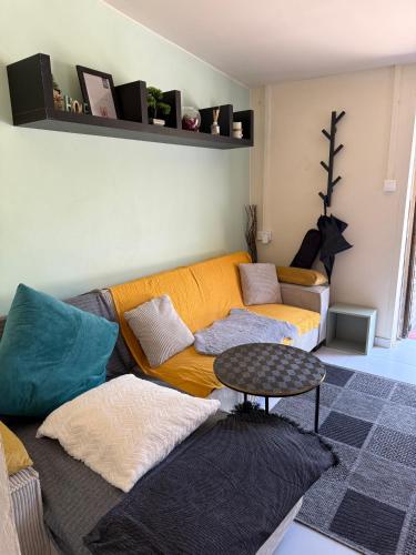 Safari House with fireplace in 阿格羅斯