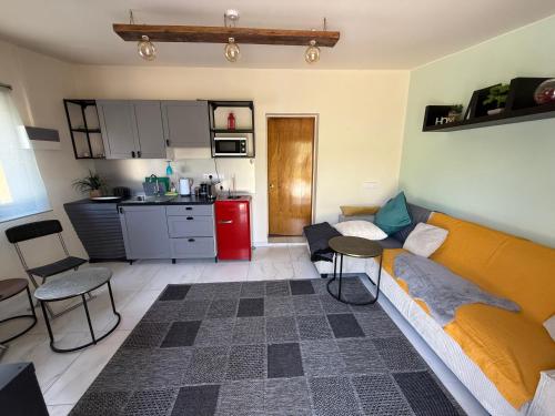 Safari House with fireplace in 阿格羅斯