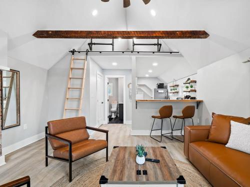 Unique BOHO Ohio City Loft Apt