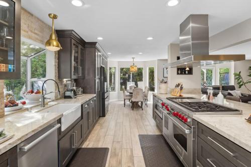 Kitchen, Porter Ranch Retreat with poll and tennis court in Santa Clarita