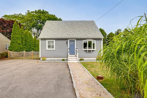Coastal Charmer Less Than 1 Mi to South Kingstown Beach
