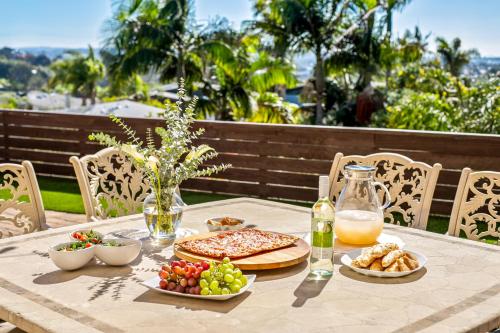 Seaworld Fireworks View Hot tub Fast Wifi 3BR 2BA 4 Bds 2 SofaBds in Bay Park