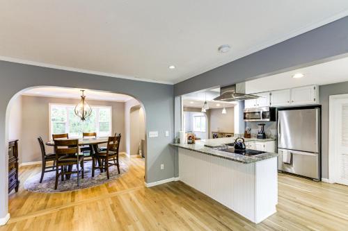 Large Yard w/ Pond: Family Retreat in New Albany! in Ņūalbānija (OH)
