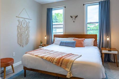 2 King Beds - Free Parking - BBQ - Arcade - Patio in Pittsburgh, USA