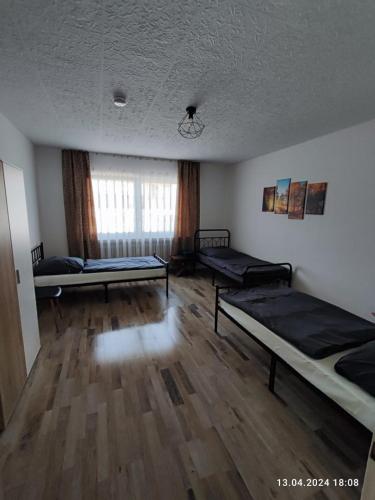 Dreibettzimmer mit Gemeindschaftsbad