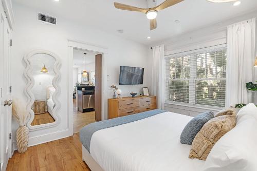 Casita Azul l Walk to DT l Mins to Beach in Anastasia