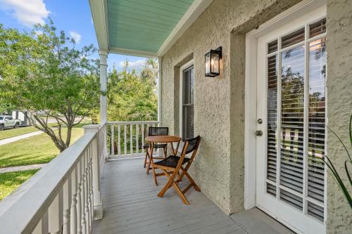 Casita Azul l Walk to DT l Mins to Beach in Anastasia
