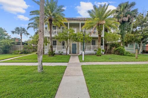 Casita Azul l Walk to DT l Mins to Beach in Anastasia