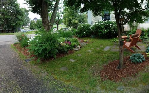 Dārzs, Captain Hugo's Guesthouse STR26-36 in Rockland (ME)