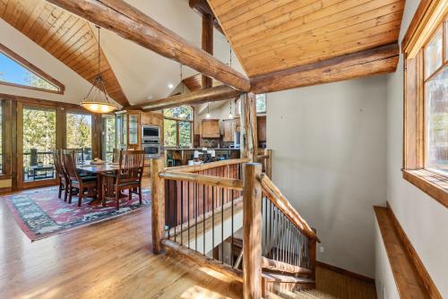 Spacious Mountain Chalet - Hot Tub & Secluded! in Baldy Mountain