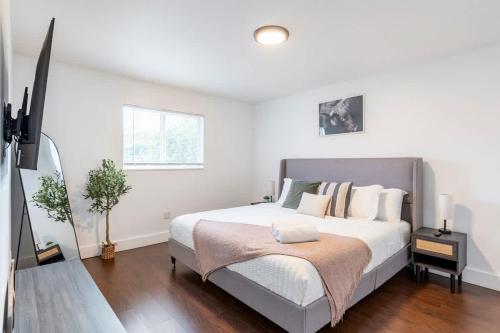 Cozy Miami Home Pet-friendly & with Free Parking near อุทยานเขตร้อน